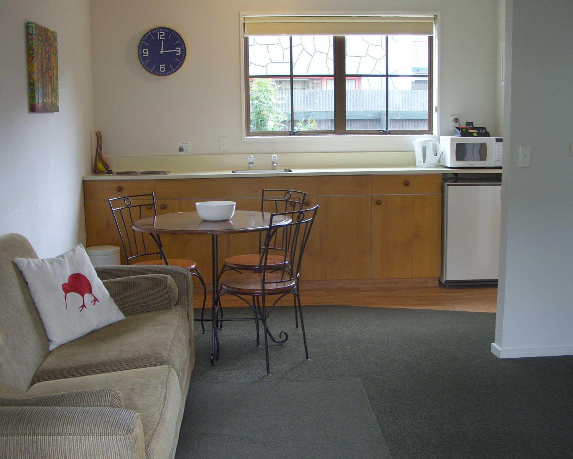 Tudor Court Motel Christchurch Esterno foto